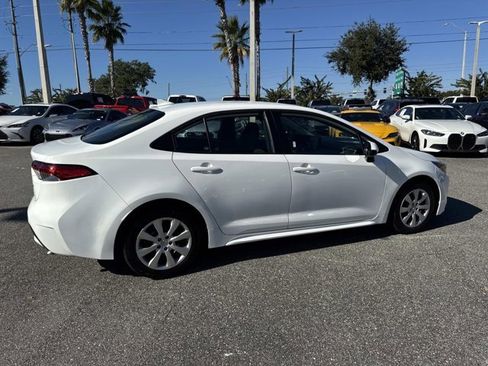 Used 2022 Toyota Corolla LE image 2