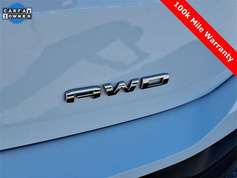 Used 2023 GMC Terrain SLE w/ Driver Convenience Package image 11