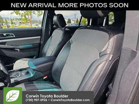 Used 2017 Ford Explorer XLT w/ Equipment Group 202A AWD/4WD image 11