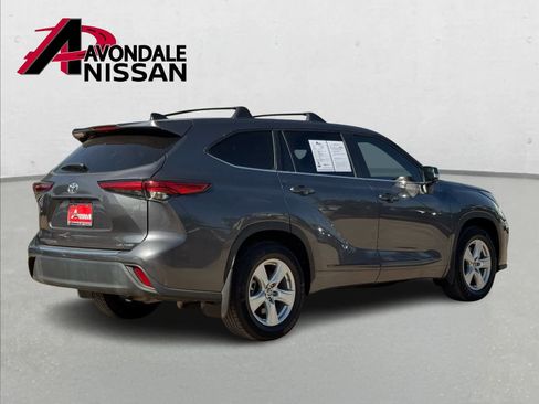 Used 2023 Toyota Highlander LE image 7