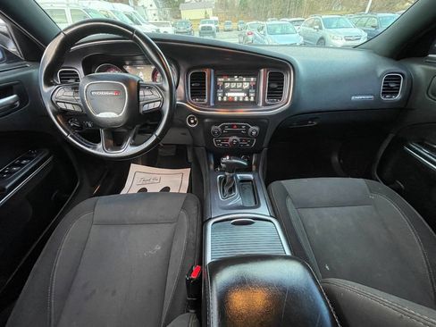 Used 2018 Dodge Charger SXT image 12