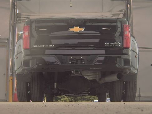 Used 2023 Chevrolet Silverado 3500 High Country image 12