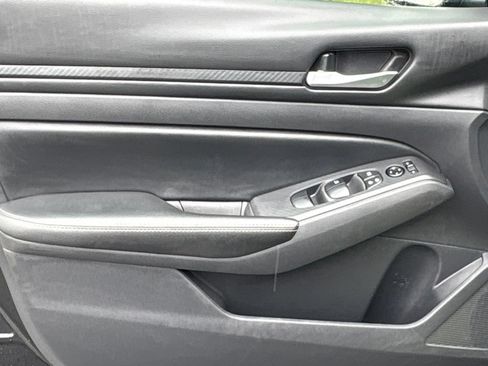 Used 2024 Nissan Altima 2.5 SV FWD image 16