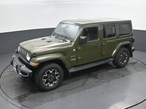 Used 2024 Jeep Wrangler Unlimited Sahara w/ Dual Top Group AWD/4WD image 27