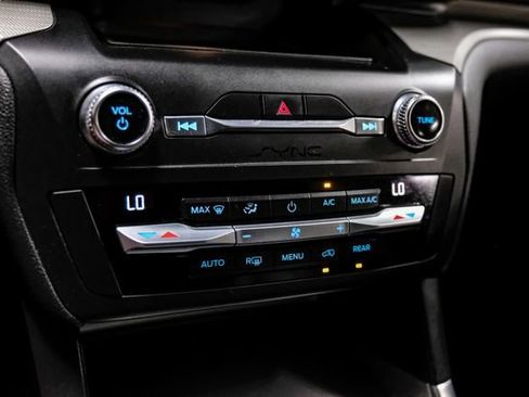 Used 2020 Ford Explorer XLT w/ Equipment Group 202A image 21