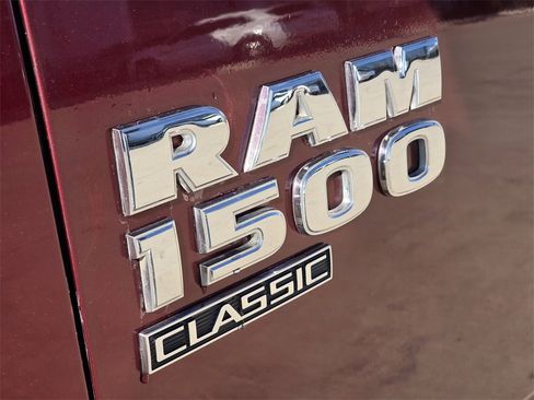 Used 2022 RAM 1500 Classic SLT image 7