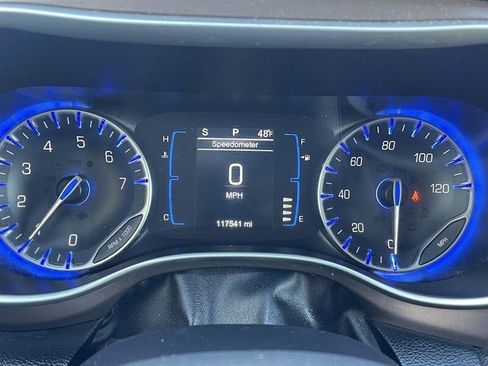 Used 2017 Chrysler Pacifica Touring image 21