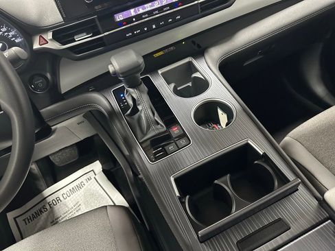Used 2025 Toyota Sienna LE image 40