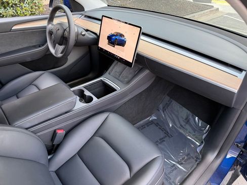 Used 2023 Tesla Model Y Long Range image 32