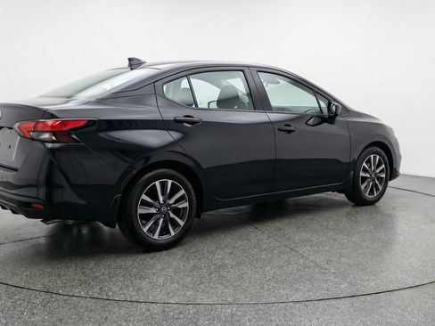 Used 2025 Nissan Versa SV image 9