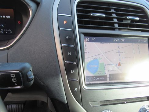 Certified 2020 Lincoln Nautilus Reserve w/ Equipment Group 201A image 19