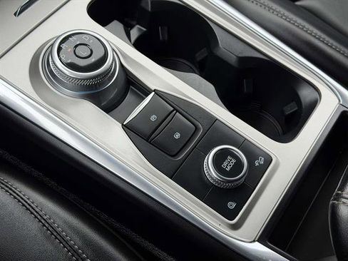 Used 2022 Ford Explorer XLT w/ Equipment Group 202A image 20