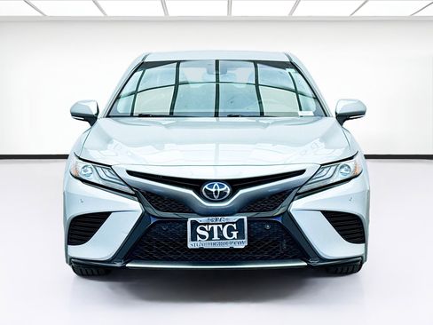 Used 2018 Toyota Camry XSE image 2
