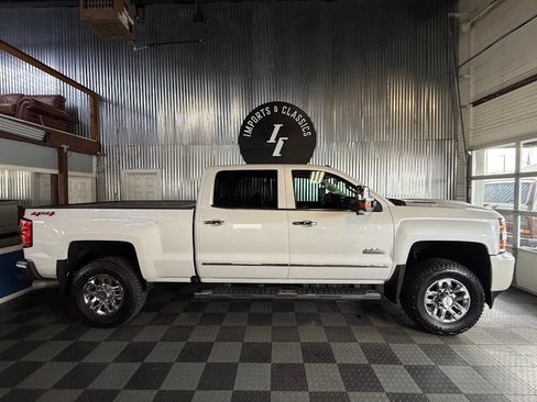 Used 2018 Chevrolet Silverado 3500 High Country AWD/4WD image 7