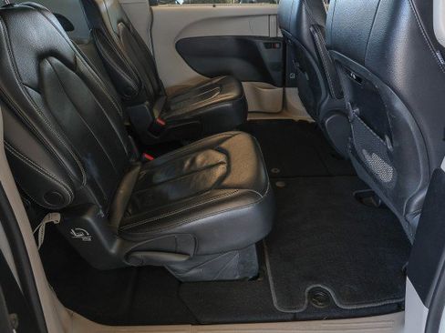 Used 2022 Chrysler Pacifica Touring-L FWD image 34