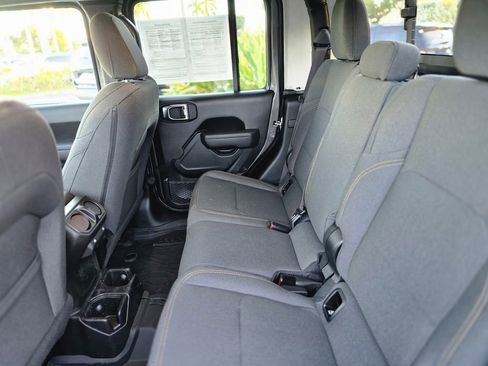 Used 2025 Jeep Gladiator Sport image 12