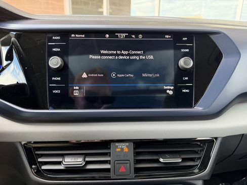 Used 2022 Volkswagen Taos SE w/ Panoramic Sunroof Package image 21