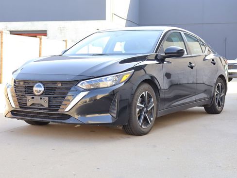 Used 2024 Nissan Sentra SV FWD image 2