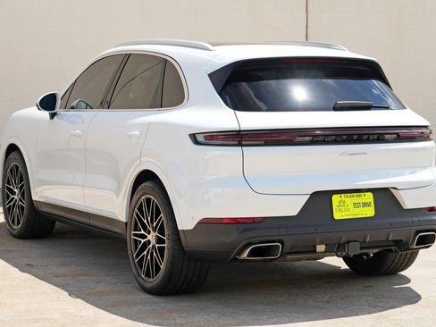 Used 2025 Porsche Cayenne w/ Premium Package Plus AWD/4WD image 56