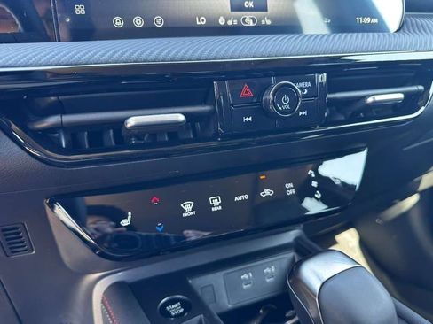 Used 2026 Nissan Kicks SR w/ Cold Weather Package image 12