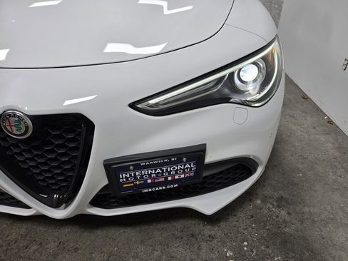 Used 2022 Alfa Romeo Stelvio Veloce image 6