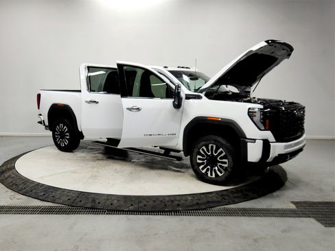 Used 2025 GMC Sierra 2500 Denali Ultimate w/ Max Trailering Package image 9