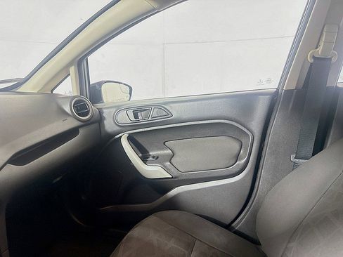 Used 2013 Ford Fiesta SE FWD image 21