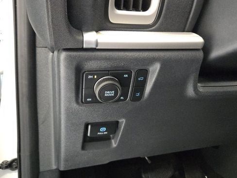 Used 2025 Ford Expedition Active AWD/4WD image 29