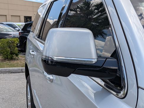 Used 2019 Cadillac Escalade Premium Luxury AWD/4WD image 12