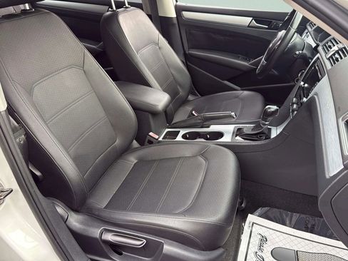 Used 2013 Volkswagen Passat TDI SE image 25