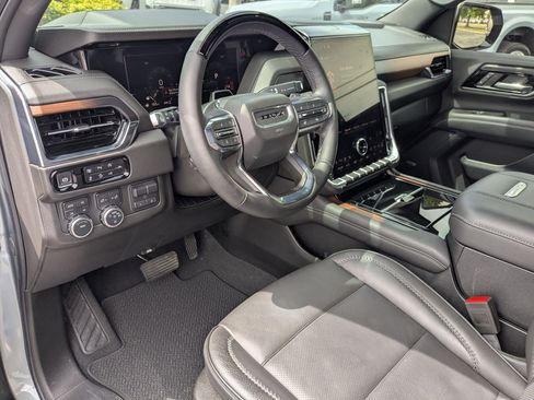 Used 2025 GMC Yukon XL Denali w/ Denali Reserve Package AWD/4WD image 17