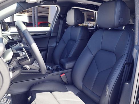 New 2026 Porsche Macan AWD/4WD image 5