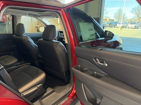 New 2026 Nissan Pathfinder Platinum image 15