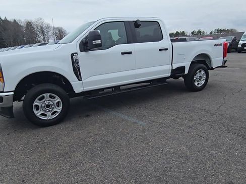 Used 2025 Ford F250 XLT w/ Snow Plow Prep Package AWD/4WD image 15