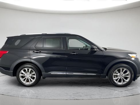 Used 2024 Ford Explorer Limited AWD/4WD image 2