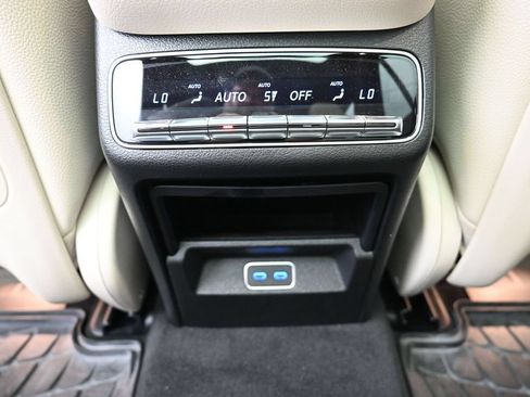 Used 2025 Mercedes-Benz GLE 350 4MATIC image 17