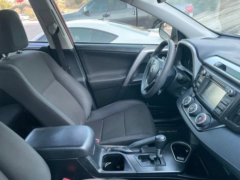 Used 2018 Toyota RAV4 LE w/ All Weather Liner Package FWD image 10