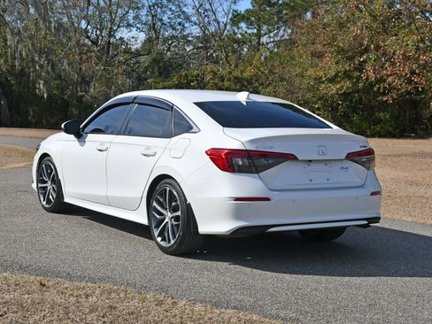 Used 2024 Honda Civic Touring image 3