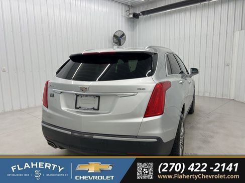 Used 2017 Cadillac XT5 Luxury image 3