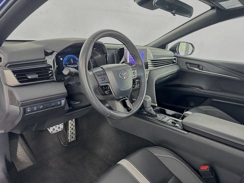 Used 2025 Toyota Camry SE FWD image 14