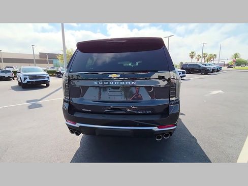 New 2025 Chevrolet Suburban Premier image 20