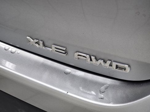 Used 2021 Toyota Highlander XLE image 17