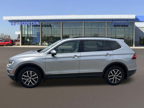 Used 2021 Volkswagen Tiguan SE AWD/4WD image 2