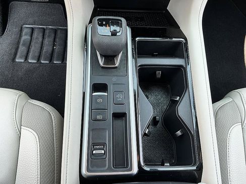 Certified 2025 Nissan Pathfinder SL FWD image 21