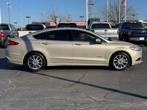 Used 2017 Ford Fusion S image 4
