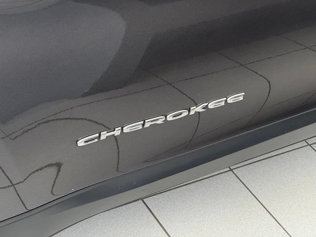 Used 2019 Jeep Cherokee Limited AWD/4WD image 36
