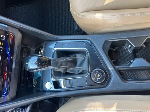 Used 2023 Volkswagen Tiguan SE image 12