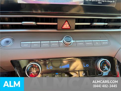 Used 2025 Hyundai Elantra SEL FWD image 17