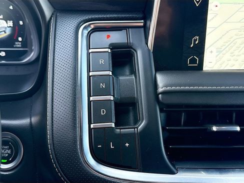 Used 2023 GMC Yukon SLT image 17