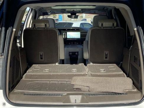 Used 2021 GMC Yukon Denali w/ Denali Premium Package image 23